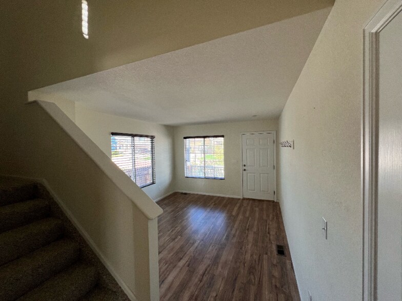 Building Photo - 1761 Silver Meadow Cir