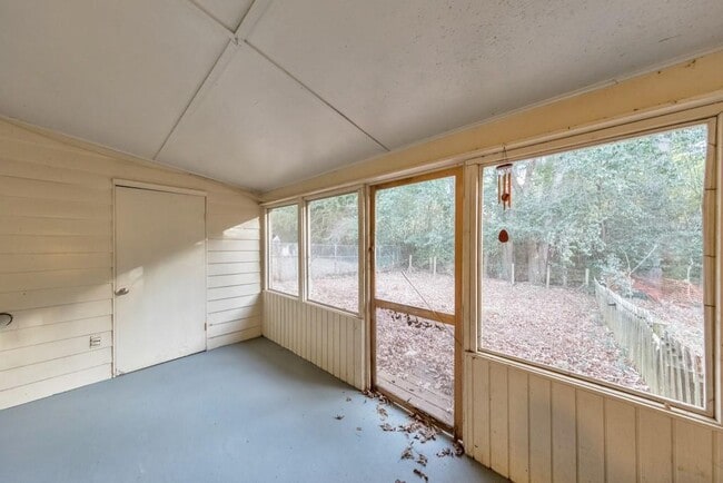 Building Photo - 245 Kimberly Way SW