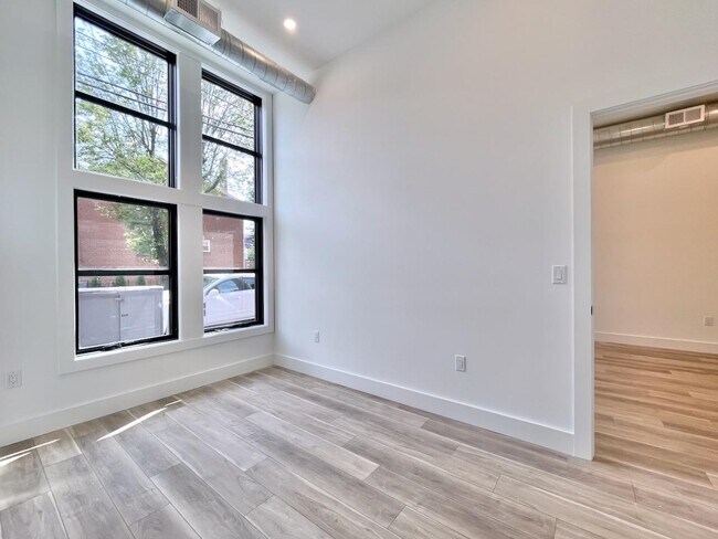 Building Photo - 375 Monmouth St