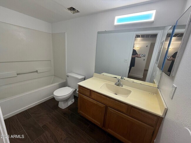 Building Photo - 10610 S 48th St