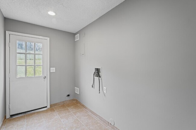 Building Photo - " Renovated 3-Bed, 2.5 Bath in Olathe - Available Now!"  1st month's rent is FREE!*