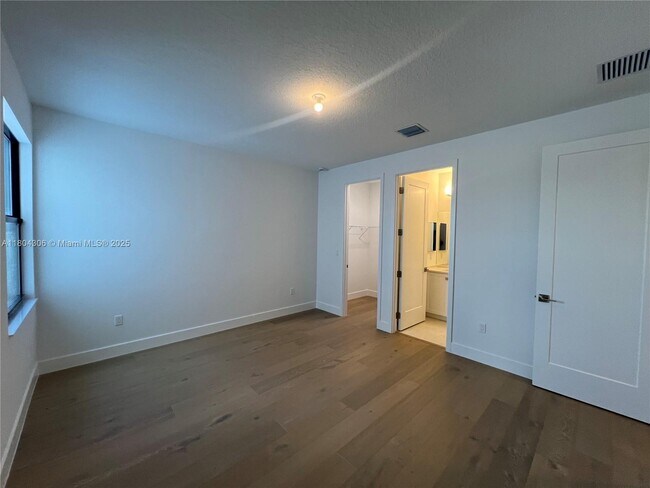 Building Photo - 9172 Silver Marsh Ln