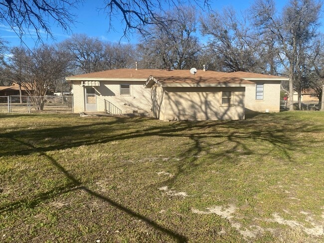 Building Photo - 1445 W Ball St