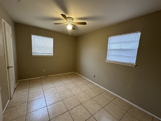 Building Photo - 2 Bedroom Duplex