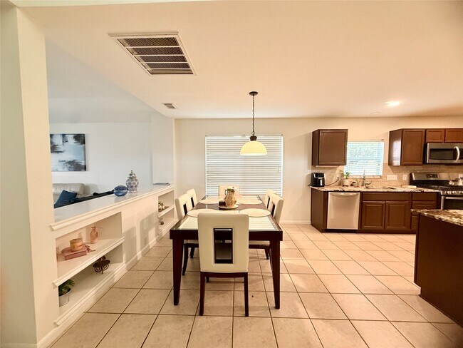 Building Photo - 4615 Pin Oak Creek Ln