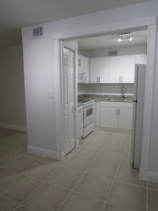 Building Photo - 2925 W 80th St