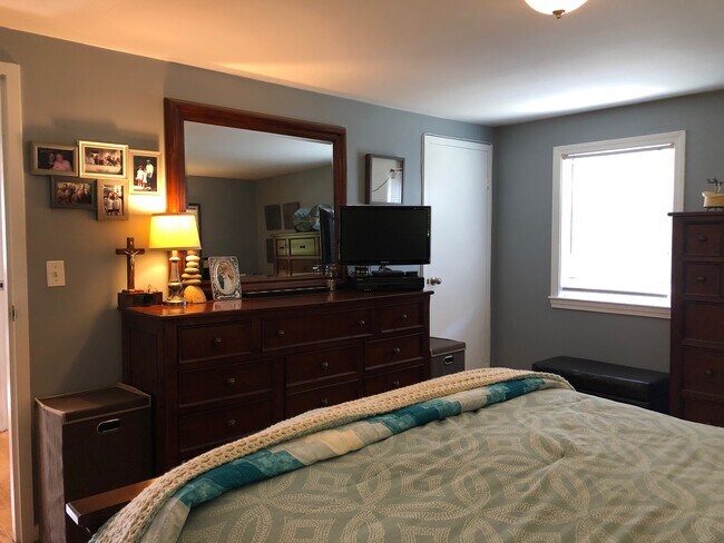 Building Photo - 112 Rowe St