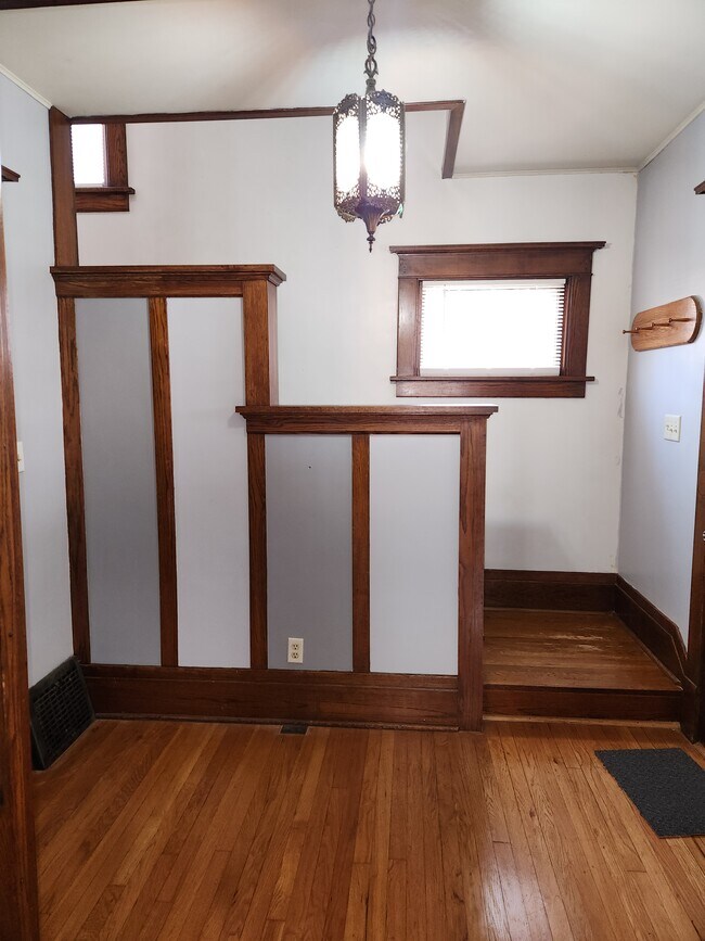 Building Photo - 511 2nd Ave SW