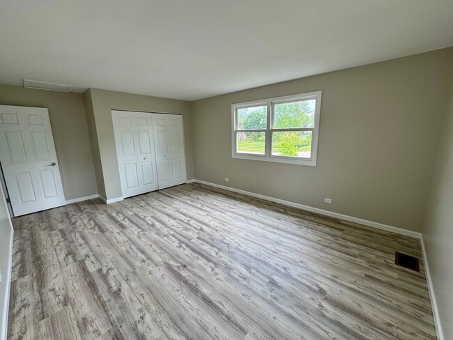 Building Photo - 1527 Windsor Ct