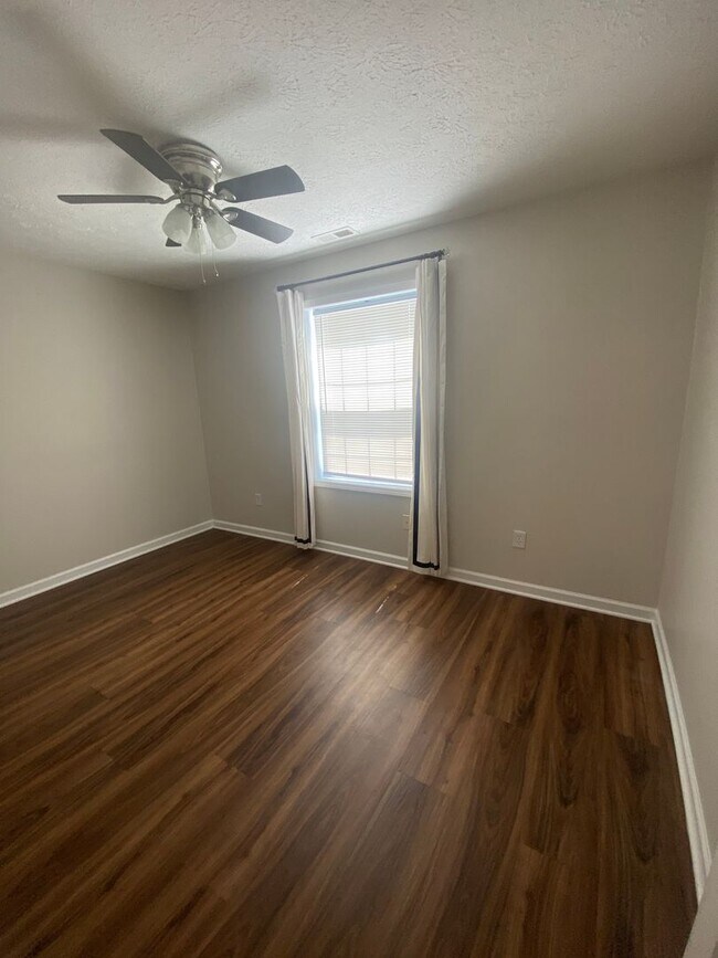 Building Photo - 3 bedroom 2.5 bath house in Cherokee