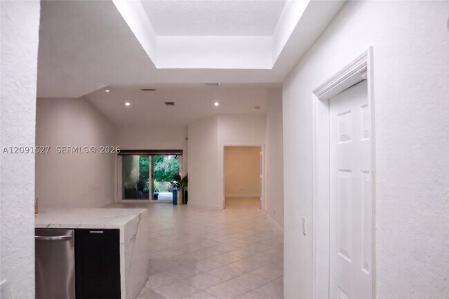 Building Photo - 1575 Zenith Way