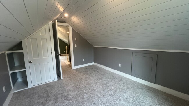 Building Photo - Lovely 3 Bedroom New Englander in Wonderfu...