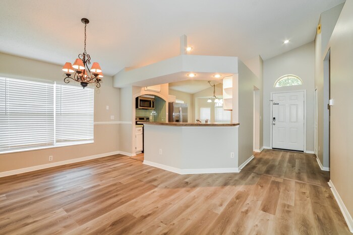 Building Photo - 578 Lancer Oak Dr