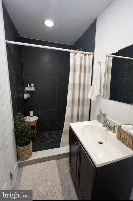 Building Photo - 4007 Spring Garden St