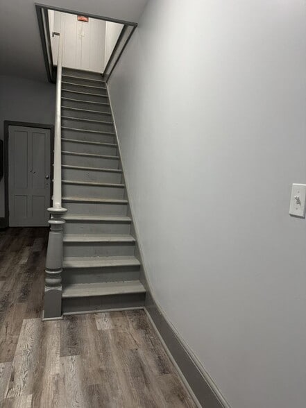 Building Photo - 219 N Main St