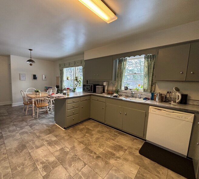 Kitchen - 1630 Saint Annes Rd