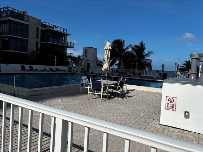 Building Photo - 2301 S Ocean Dr