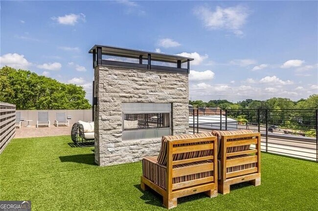 Building Photo - 112 Rogers St NE