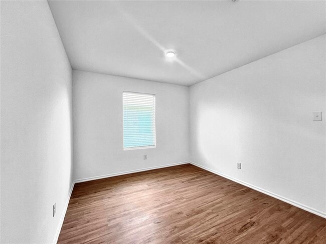 Building Photo - 2004 Alpine Bch Ln