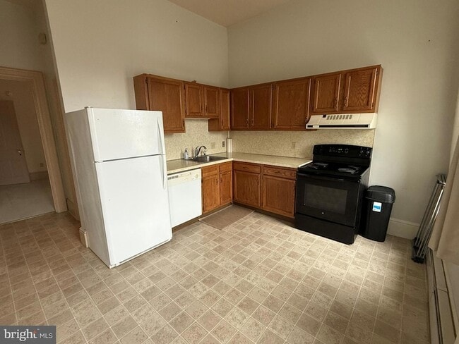 Building Photo - 216 Main St