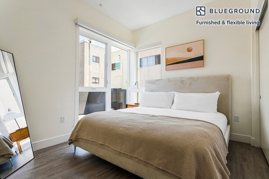 Building Photo - 760 S Serrano Ave