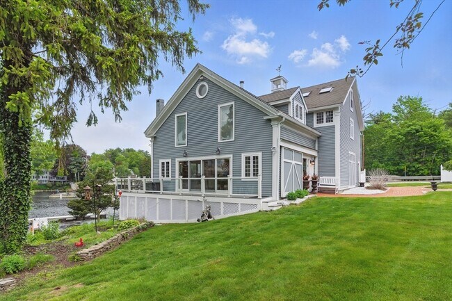 Building Photo - 1 Deer Island St