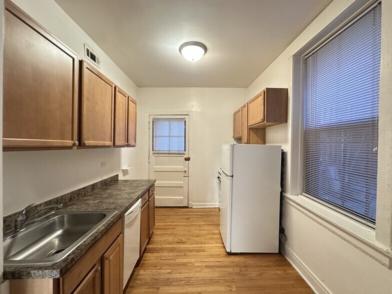 Building Photo - 4607 N Western Ave