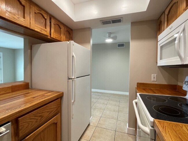 Building Photo - 5634 N 79th Way
