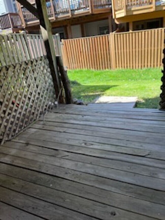 Building Photo - 5516 Sully Lake Dr