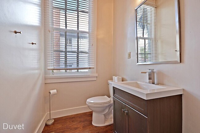 Building Photo - 3 br, 2 bath House - 179 Queen Street 2