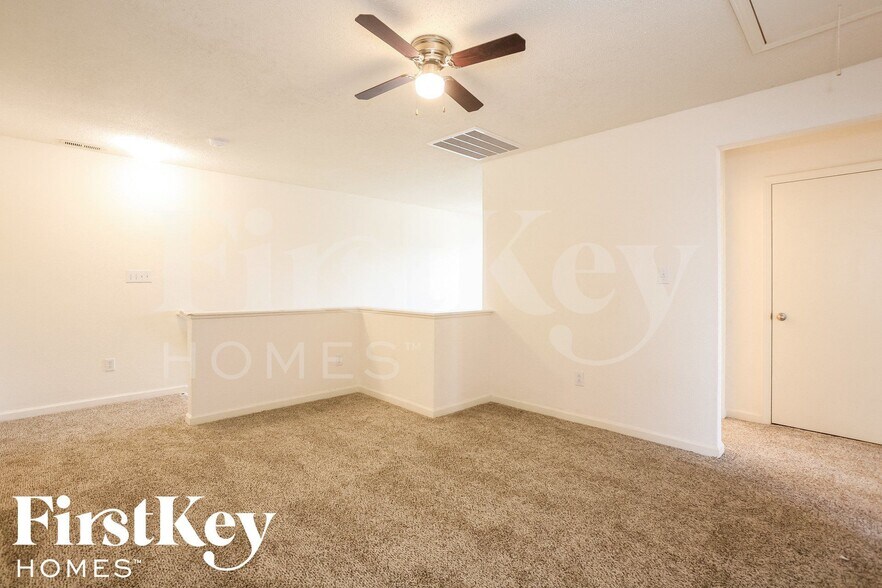 Building Photo - 5555 Wild Horse Dr