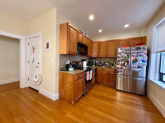 Building Photo - 184 Saint Paul St