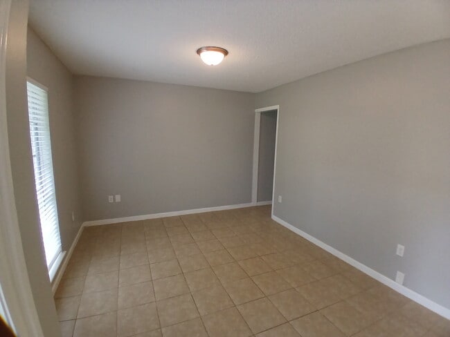 Building Photo - 4975 Huron Rd