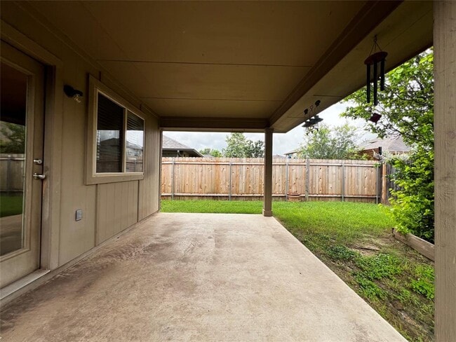 Building Photo - 2708 Cottonwood Shores Dr