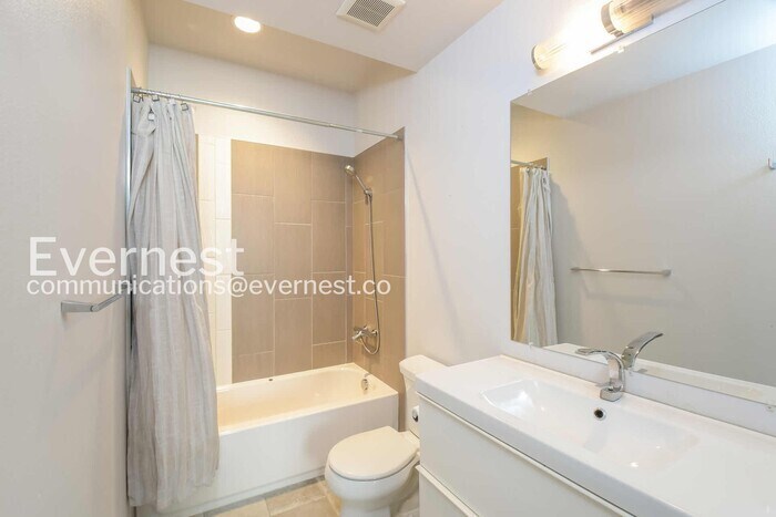 Building Photo - 1237 Tennyson St