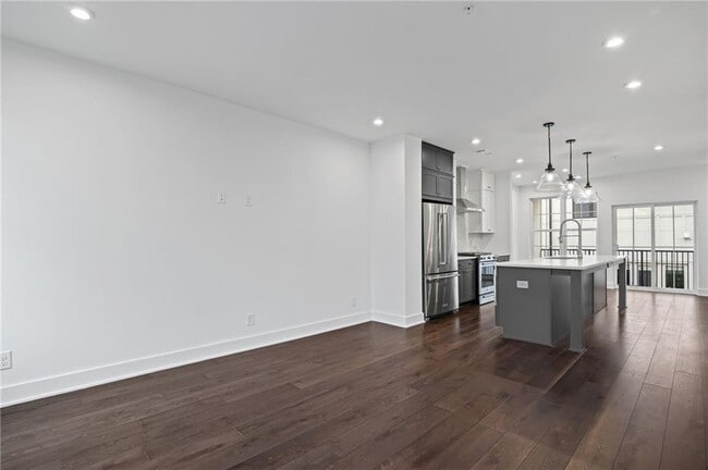 Building Photo - 201 New St