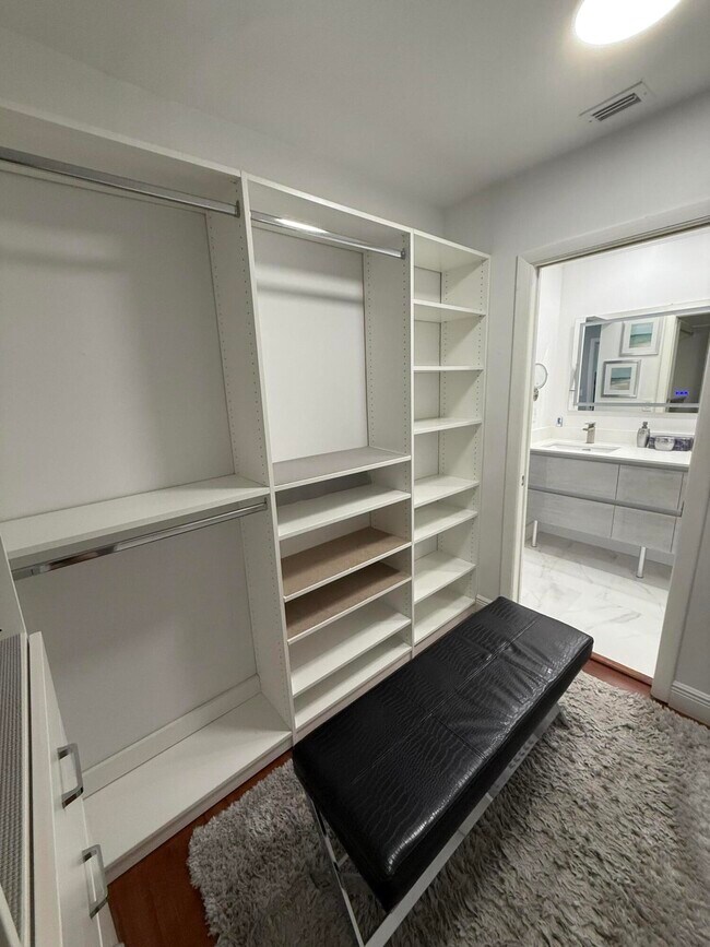 Building Photo - 12394 Westhampton Cir