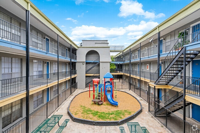 Building Photo - Sharpstown Manor