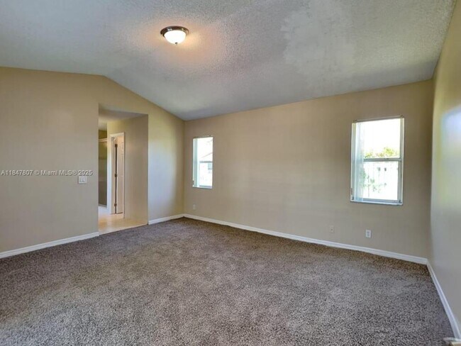 Building Photo - 927 Stanton Dr