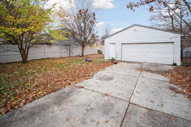 Building Photo - 25301 Marsdon Dr