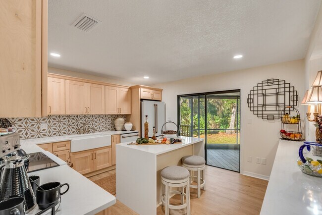 Building Photo - Stunning Renovated 3BD/2BA Home for Rent o...