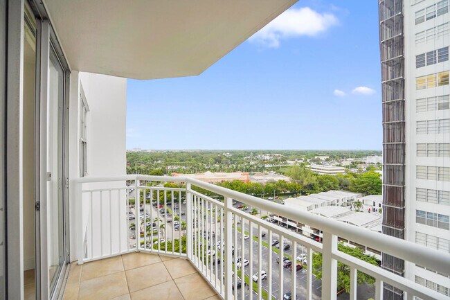 Building Photo - 18051 Biscayne Blvd