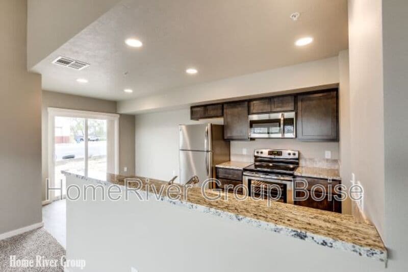 Building Photo - 182 S Trek Ln