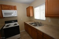 Building Photo - 320 N 16th St