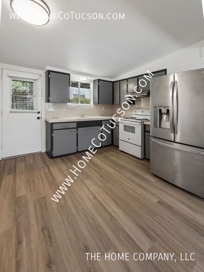 Building Photo - 4537 E Fairmount St