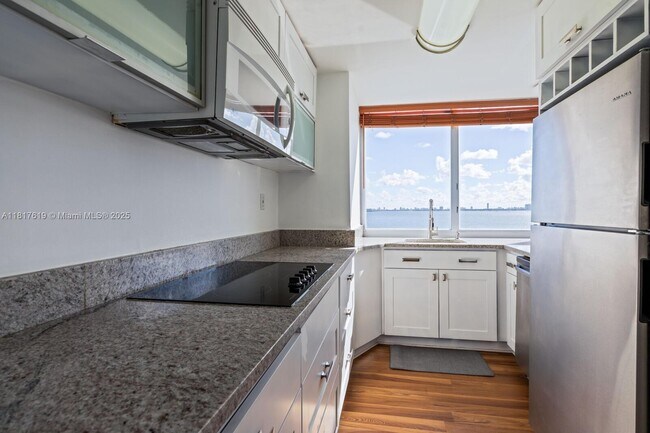 Building Photo - 3301 NE 5th Ave