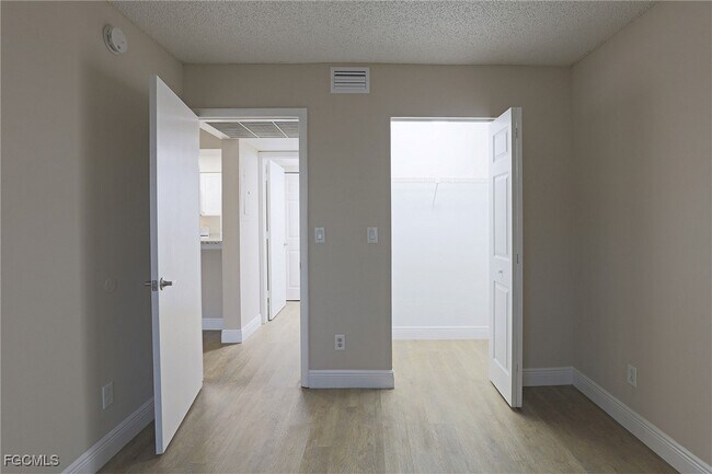 Building Photo - 5311 Summerlin Rd