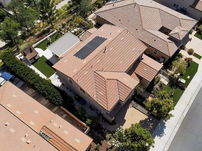 Building Photo - Immaculate 5-Bedroom Executive Home in Desirable Plum Canyon