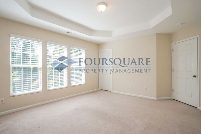 Building Photo - Townhome! | Back Patio with Privacy Fence|...