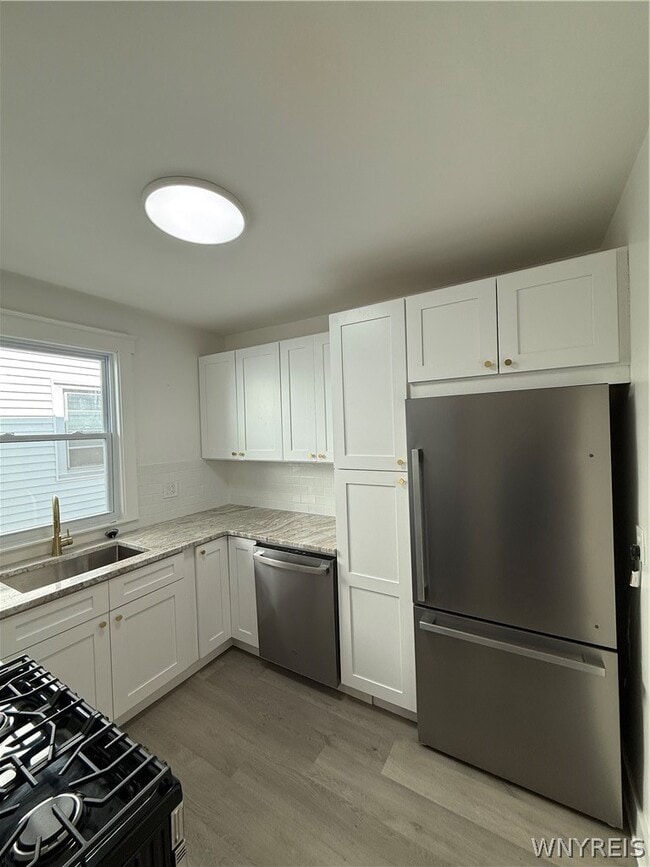 Building Photo - 301 Crestwood Ave